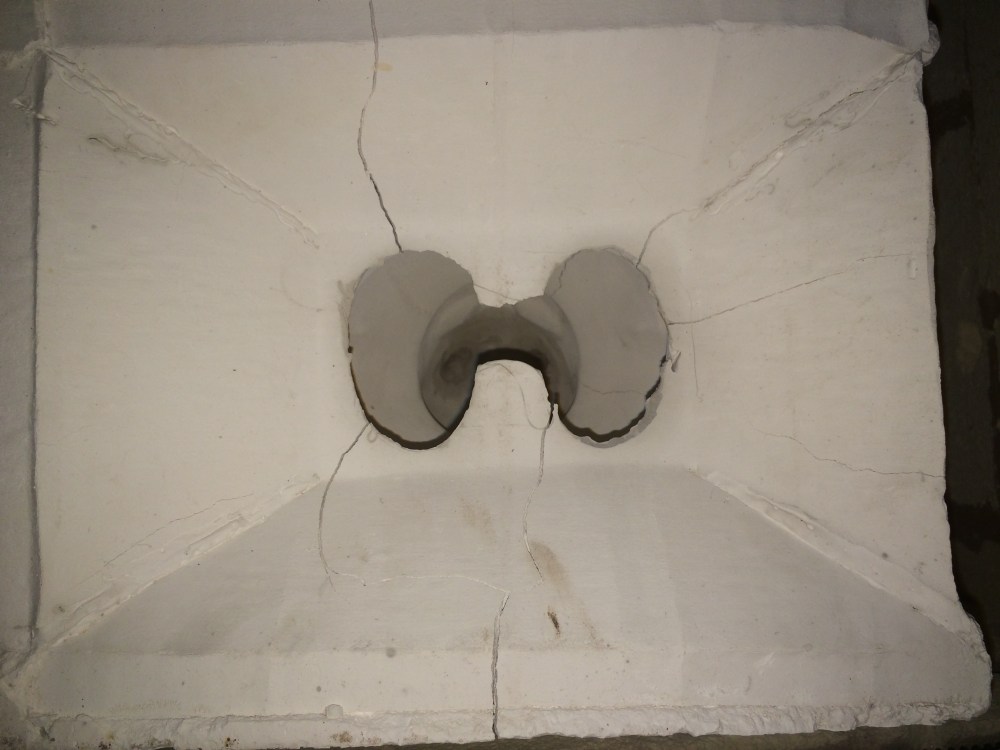 We lost some mold material between Zee's legs, but the mold burned out very cleanly. 